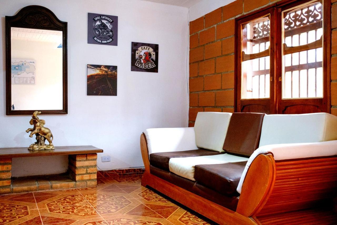 Cafe Racer Hostel Jardín Esterno foto